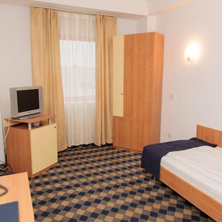 Plus Hotel Craiova Room photo