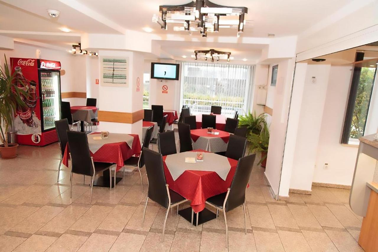 Plus Hotel Craiova Exterior photo
