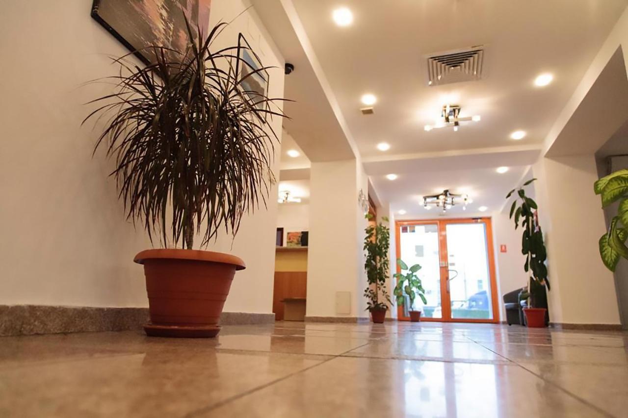 Plus Hotel Craiova Exterior photo