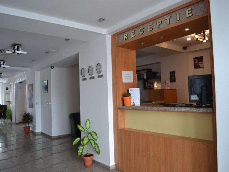 Plus Hotel Craiova Exterior photo