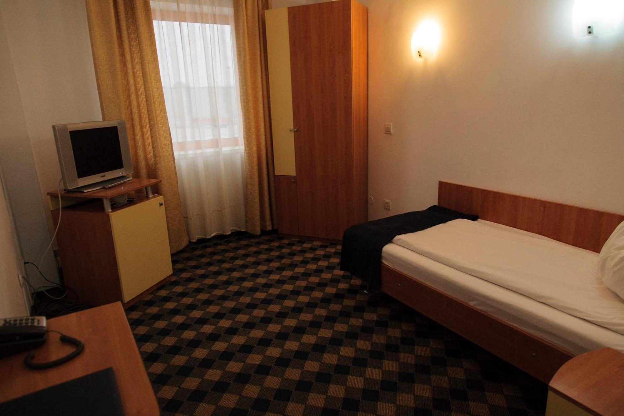 Plus Hotel Craiova Room photo