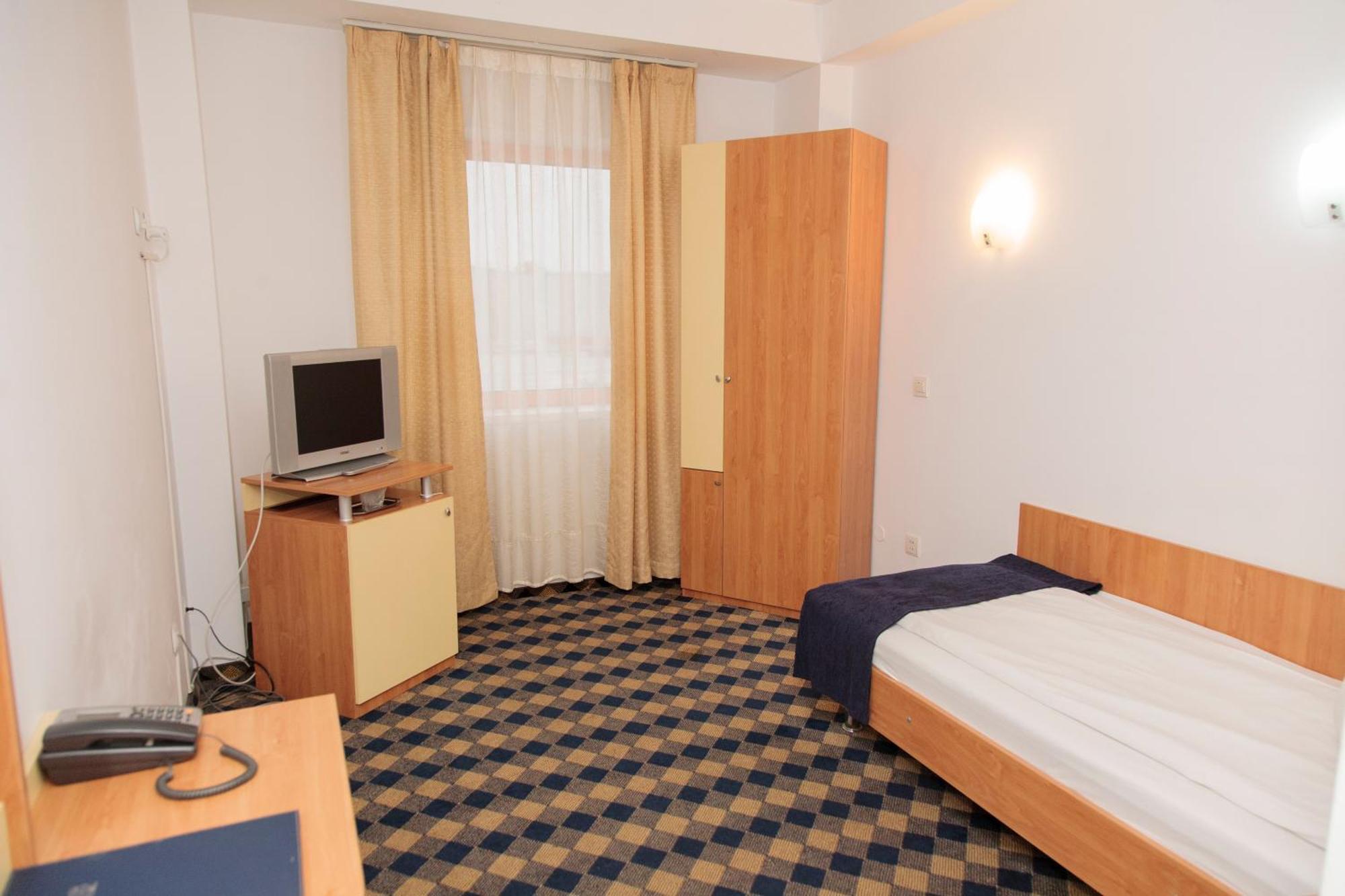 Plus Hotel Craiova Room photo