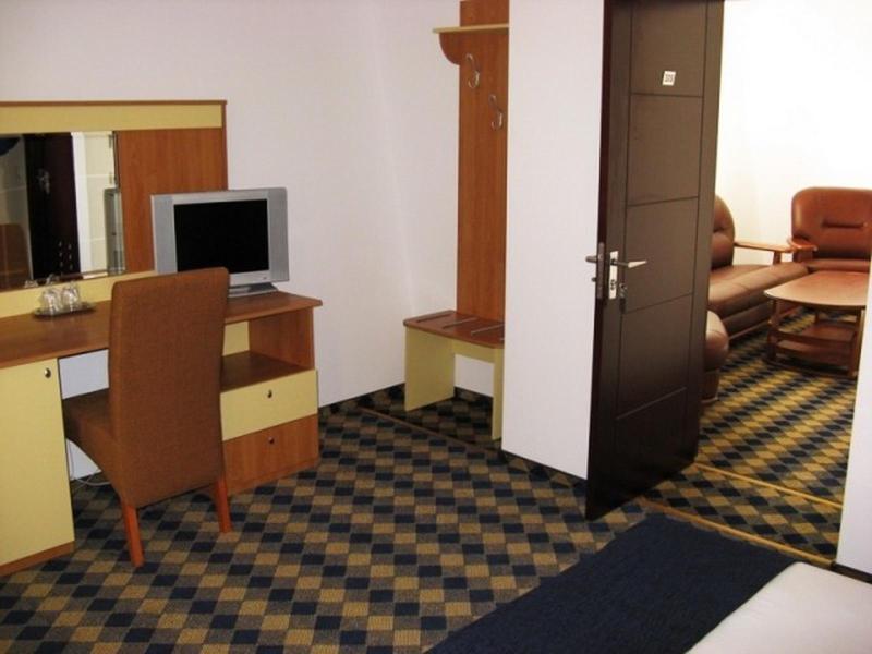 Plus Hotel Craiova Exterior photo