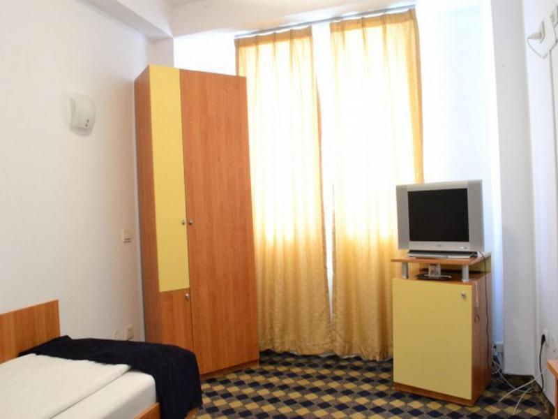 Plus Hotel Craiova Exterior photo