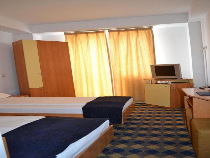 Plus Hotel Craiova Exterior photo