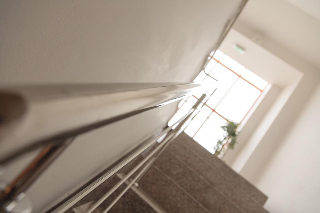 Plus Hotel Craiova Exterior photo