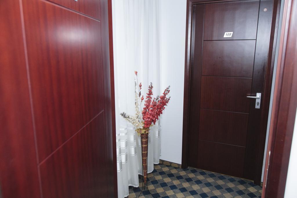 Plus Hotel Craiova Exterior photo