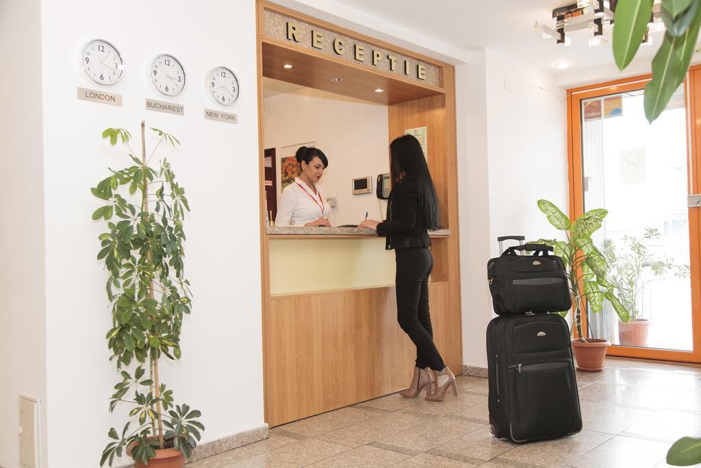 Plus Hotel Craiova Exterior photo