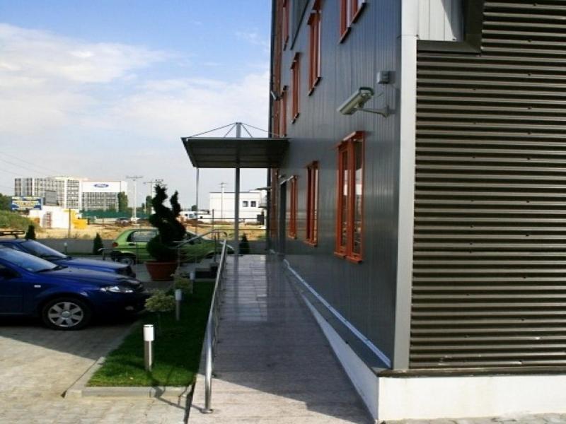 Plus Hotel Craiova Exterior photo