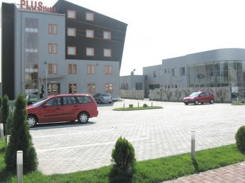 Plus Hotel Craiova Exterior photo