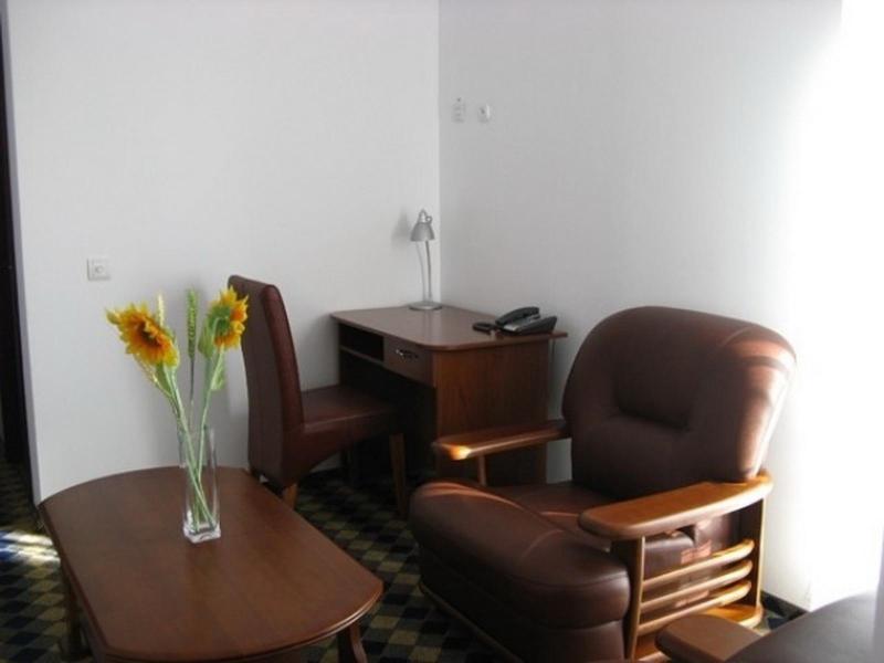 Plus Hotel Craiova Exterior photo